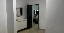 A vendre une magnifique Villa R+2  à SAly Carrefour – Piscine, Jardin & Studios