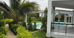 A vendre une magnifique Villa R+2  à SAly Carrefour – Piscine, Jardin & Studios